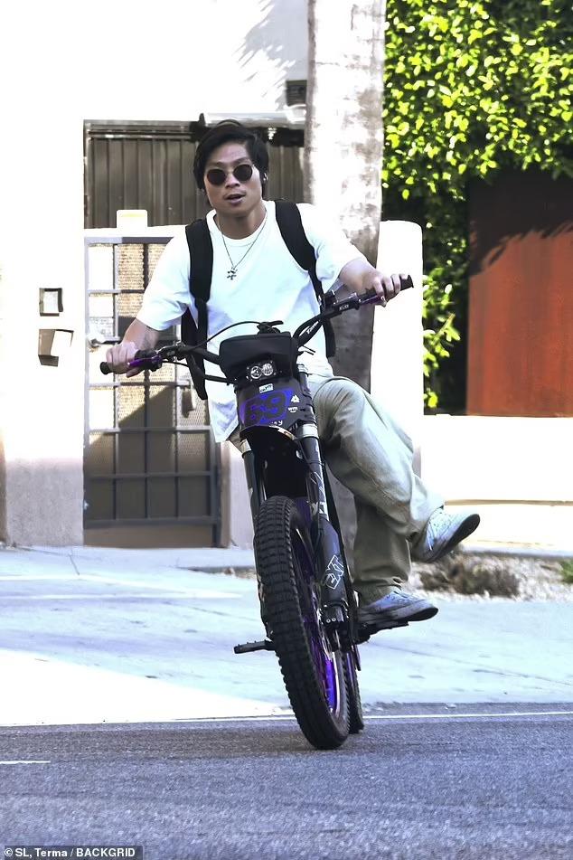 Brad Pitt liên tục lòng đau như cắt vì các con
